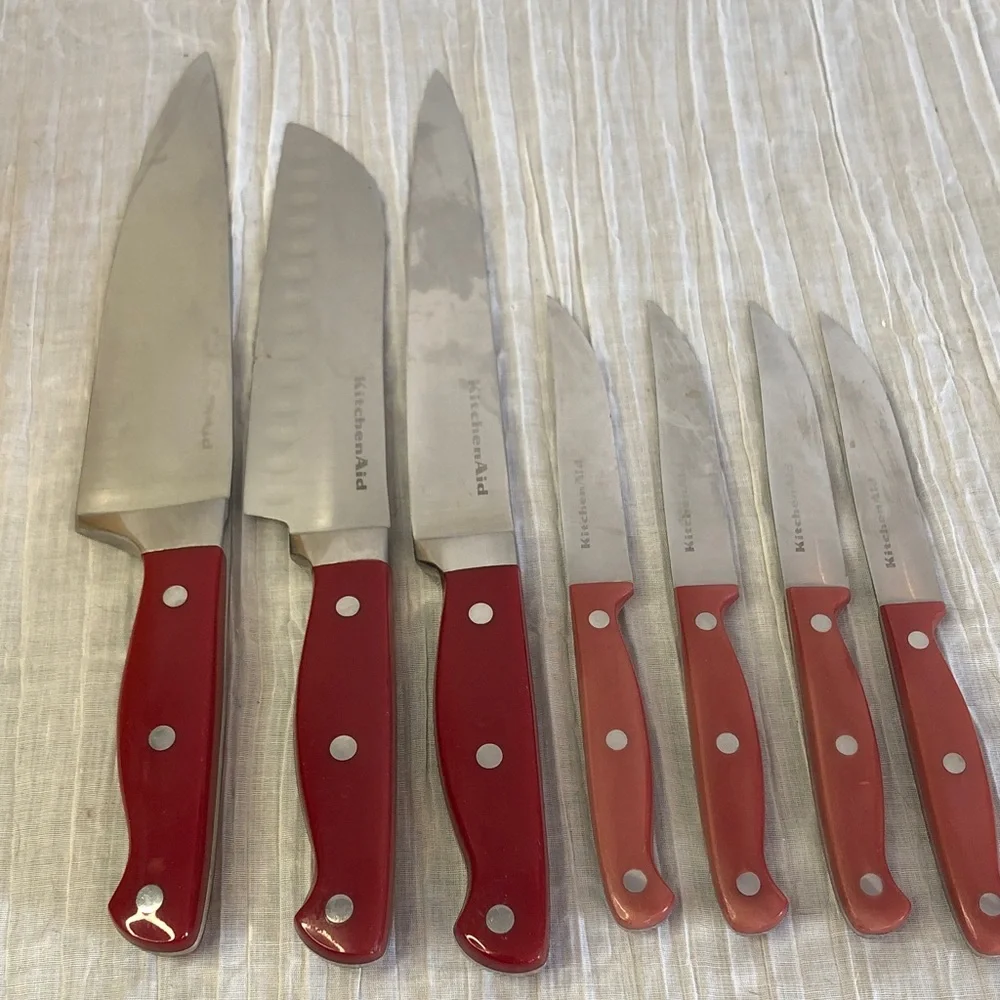 KITCHENAID Knife Block set of 7- red steak knives Chef knife, Santoku, Serrated